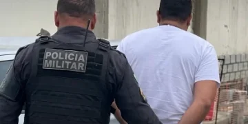 Polícia Militar prende foragido de Goiás por homicídio durante abordagem em Maricá