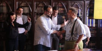 Reviver Centro Patrimônio ré-abilita imóveis históricos na Rua do Teatro, promovendo revitalização urbana