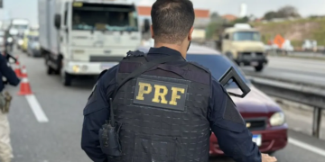 Homens são presos com 52 kg de cocaína em fundo falso de carro na Região Norte Fluminense