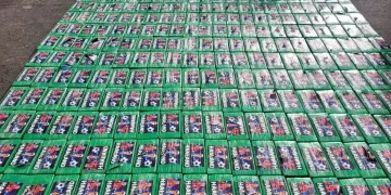 Polícia do Equador apreende 370 kg de cocaína com embalagem de Haaland em compartimento secreto
