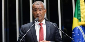 Romário deixa o PL e apoia Eduardo Paes na disputa pelo Governo do Rio