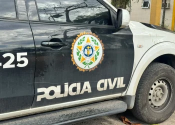 Homem é preso por realizar cirurgia veterinária ilegal e maus-tratos em gato em Duque de Caxias