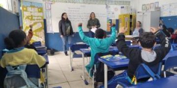 Escola municipal de São Gonçalo realiza atividade de educação ambiental com foco em consumo consciente