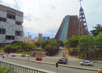 Tráfego no centro do Rio é restrito durante a Procissão dos Coroinhas neste sábado