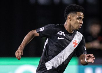 Brenner sofre lesão no dedão do pé e deve ficar fora do Vasco por pelo menos 45 dias