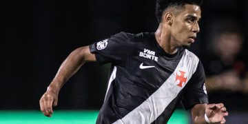 Brenner sofre lesão no dedão do pé e deve ficar fora do Vasco por pelo menos 45 dias