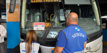 Três ônibus são interditados no Rio por irregularidades de segurança e documentação