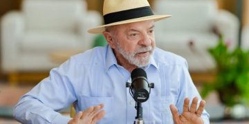 Lula inicia campanha de reeleição no estádio histórico Moça Bonita, no Rio de Janeiro