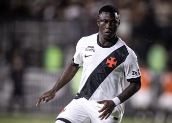 Técnico do Vasco cobra Hinestroza por confiança e esforço em busca de mais oportunidades