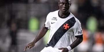 Técnico do Vasco cobra Hinestroza por confiança e esforço em busca de mais oportunidades