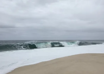 Mar agitado no litoral de Maricá até quarta-feira, com ondas de até 2,5 metros