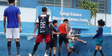 Projeto Saúde em Movimento promove aulas de futebol gratuitas para crianças e jovens em São Gonçalo