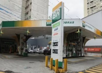 Operação da Polícia Federal investiga cartel de postos e vazamento de informações no Rio