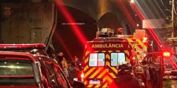 Mulher morre após cair de viaduto em Nova Iguaçu durante discussão de trânsito