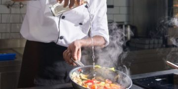 Chef Yan Spadafori, ex-ator infantil, lidera três restaurantes no Jardim Botânico