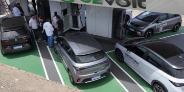 Prefeitura do Rio firma parceria para expandir pontos de recarga de veículos elétricos até 2028