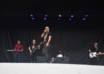 Festival 70 anos de Rock no Brasil ocorre em Duque de Caxias com shows e atrações culturais