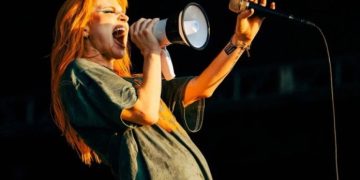 Hayley Williams faz estreia solo no Brasil com show no Rio de Janeiro