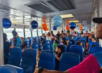 Projeto Pequenos Navegadores promove passeio educativo na Baía de Guanabara durante a Semana das Crianças