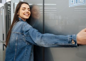 Enel Rio amplia programa de troca de geladeiras para quase 3 mil clientes em 2026