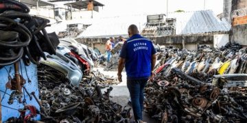 Detran interditar ferro-velho irregular em Marechal Hermes por falta de credenciamento