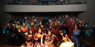 Alunos de escolas municipais assistem pela primeira vez a espetáculo de “A Bela Adormecida” no Teatro de São Gonçalo