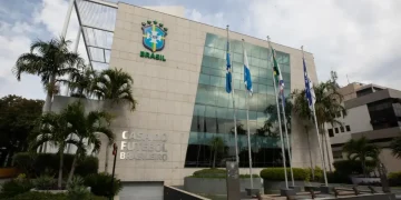 Nove lojas do Rio enfrentam ação da CBF por venda não autorizada de produtos com símbolos da Seleção Brasileira