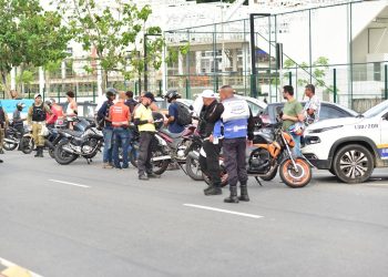 Nittrans ultrapassa 10 mil motociclistas abordados em ações contra motos barulhentas em 2026