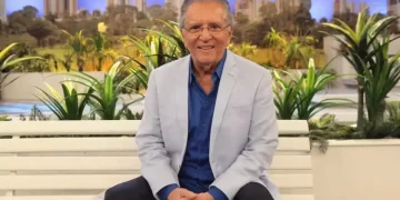 Carlos Alberto de Nóbrega deve receber alta após cirurgia de marcapasso e melhora clínica