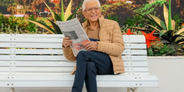 Carlos Alberto de Nóbrega, de 90 anos, passa por cirurgia para implantar marcapasso após investigação de infecção
