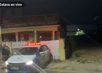 Pessoa é encontrada morta em imóvel abandonado no Centro de Maricá; suspeitos são conduzidos