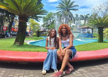 Menina de 11 anos lança livro sobre infância, racismo e sonhos em parceria com a mãe