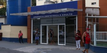 Desabamento de casa em Niterói deixa duas vítimas gravemente feridas