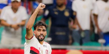 Flamengo assume liderança do Brasileirão após vitória contra o Bahia