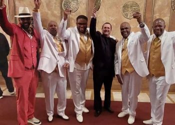 Fundo de Quintal celebra 50 anos com show na Cidade do Samba com Zeca Pagodinho