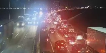 Tráfego intenso na Ponte Rio-Niterói causa travessia de até 45 minutos na noite desta quinta