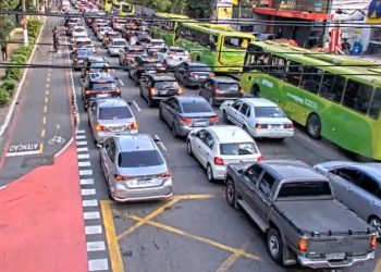 Trânsito lento na manhã de terça-feira devido ao retorno do feriadão na Ponte Rio-Niterói e BR-101