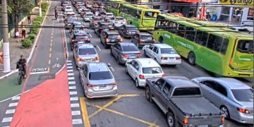 Trânsito lento na manhã de terça-feira devido ao retorno do feriadão na Ponte Rio-Niterói e BR-101