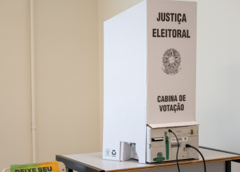 Aumento de abstenções nas eleições brasileiras é impulsionado por descrença, polarização e envelhecimento populacional