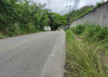 Moradores da Avenida Fued Moisés, em São Gonçalo, alertam para aumento da insegurança, lixo, e vandalismo