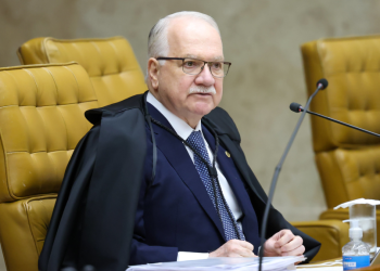 Fachin determina encaminhamento integral de mensagens envolvendo magistrados em caso Master