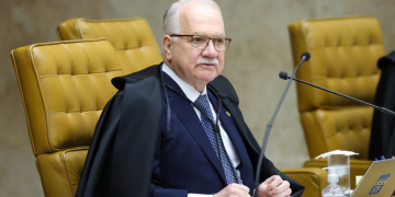 Fachin determina encaminhamento integral de mensagens envolvendo magistrados em caso Master