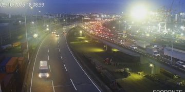 Congestionamento na ponte Rio-Niterói causa longas filas e aumenta tempo de viagem no feriado