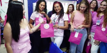 Hemonúcleo de São Gonçalo realiza campanha de doação de sangue com ações do Outubro Rosa