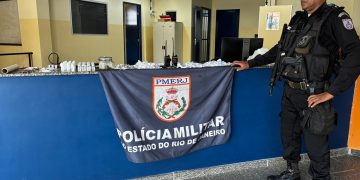 Polícia apreende drogas, radiotransmissores e balanças em operação na região de Niterói