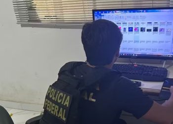 PF apreende cadernos com símbolos nazistas em operação contra extremismo no Rio