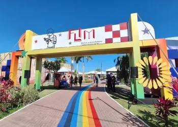 Língua ao Mar promove encontros culturais com vozes de países lusófonos na FLIM de Maricá