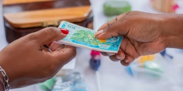 Moeda social Sol impulsiona vendas em feira solidária de São Gonçalo