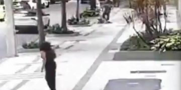 Assaltante atira na mão de idosa no Leblon e foge de moto; vítima está hospitalizada