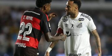 Polêmicas de arbitragem marcam empate entre Santos e Flamengo na 29ª rodada do Campeonato Brasileiro